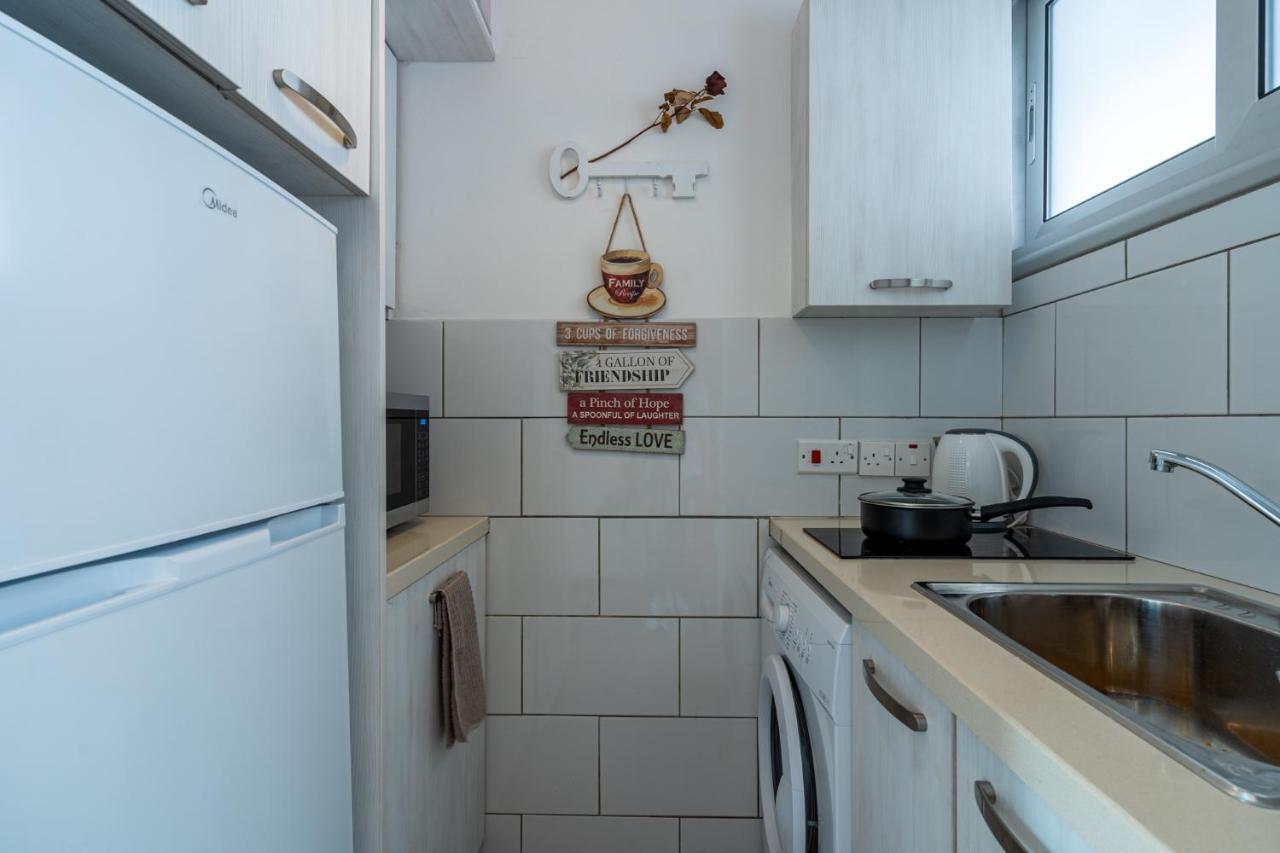 Berries 1-Br Apt In Larnaca Extérieur photo