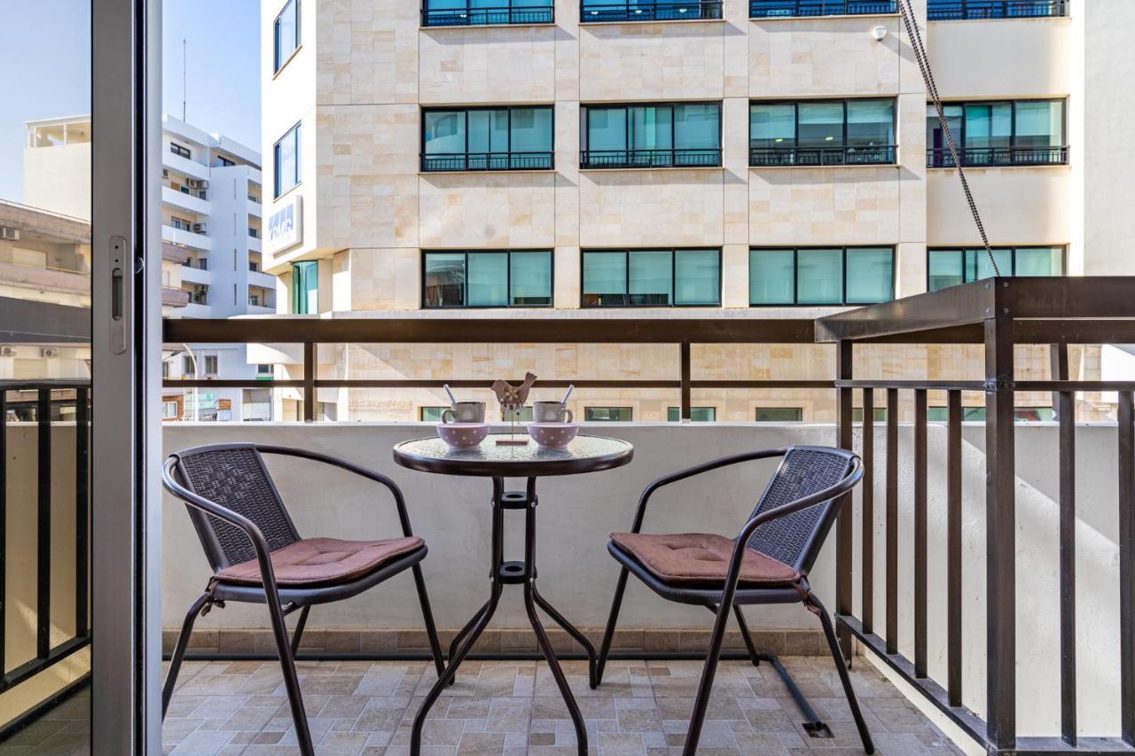 Berries 1-Br Apt In Larnaca Extérieur photo